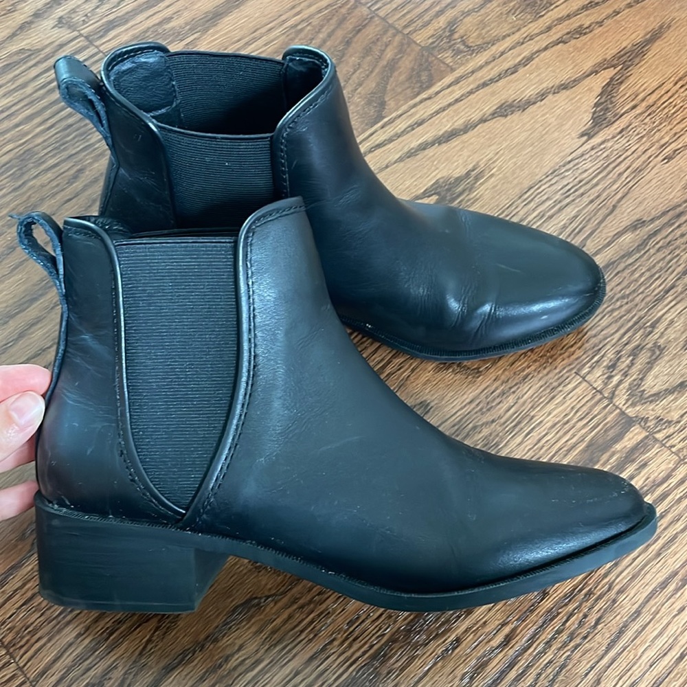 Steve Madden Classic Leather Chelsea Boot
